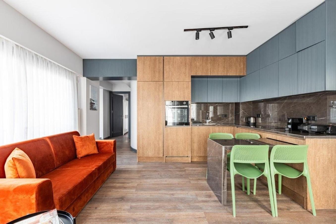 Charming Bright New 2bd1bath Wparking!#339 Daire *