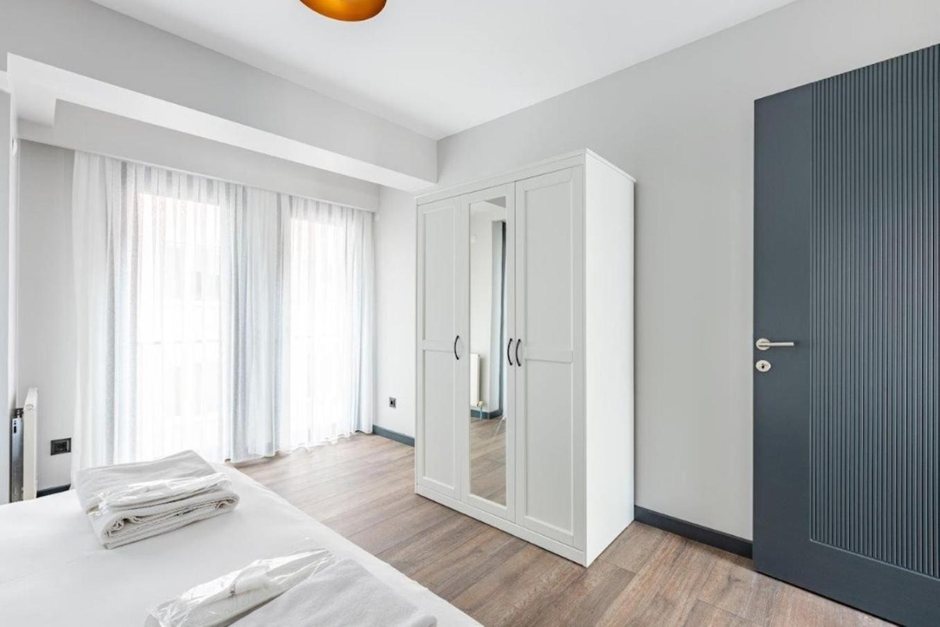 Charming Bright New 2bd1bath Wparking!#339 İstanbul
