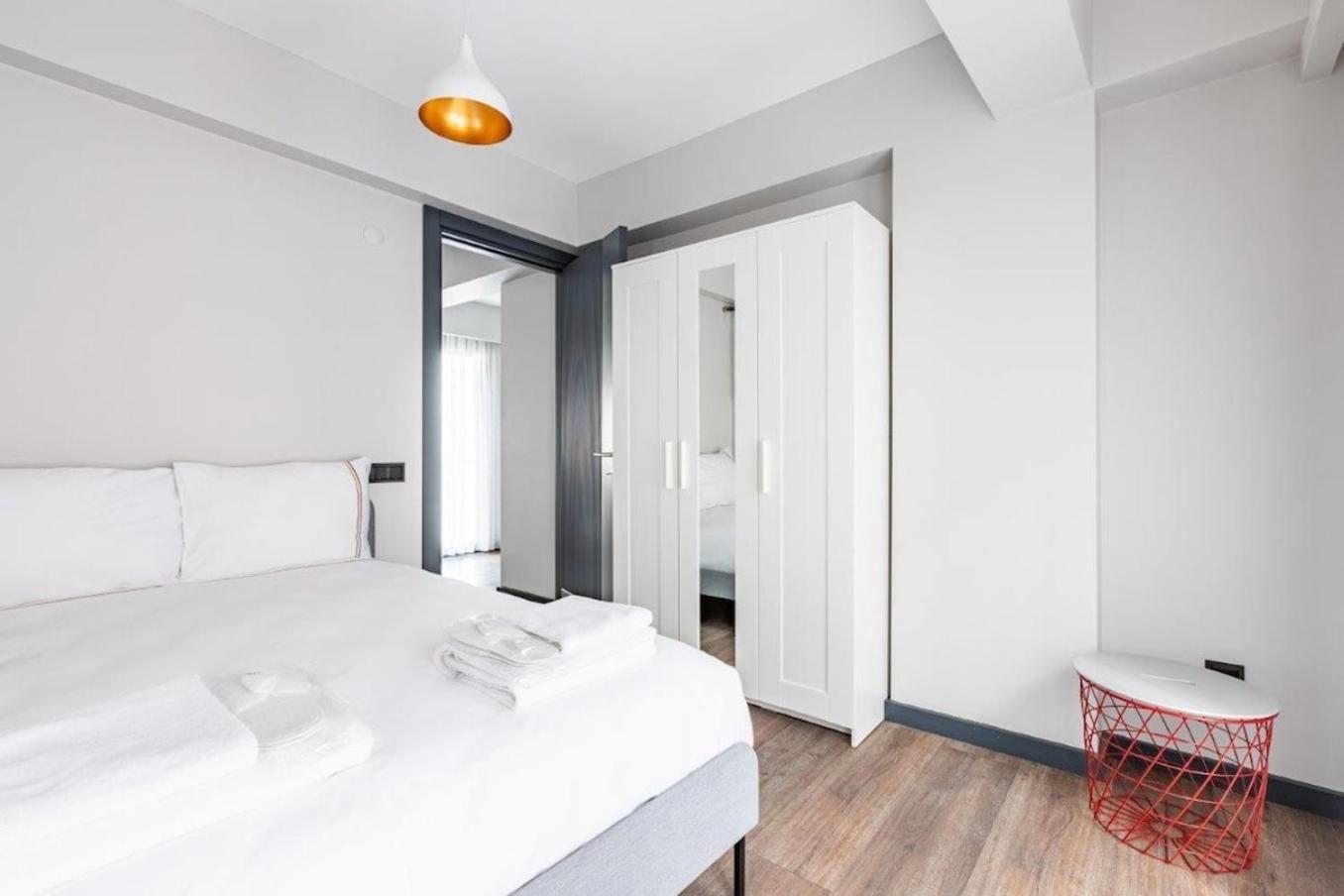 Charming Bright New 2bd1bath Wparking!#339 * İstanbul